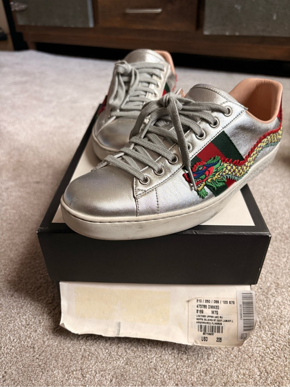 Gucci Silver Leather Sneakers with Red & Green dragon patch - Picture 2 of 4